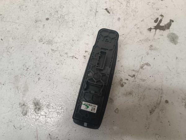 BOUTON LEVE VITRE RENAULT - Vue 2